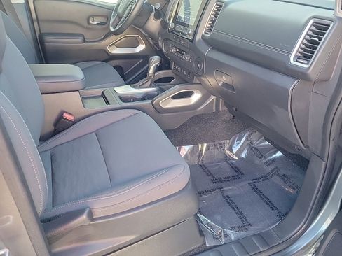 Used 2023 Nissan Frontier SV w/ SV Convenience Package image 12