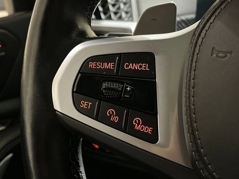 Used 2025 BMW X7 M60i AWD/4WD image 32