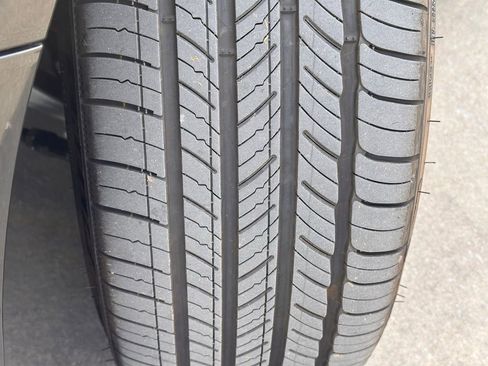 Used 2025 Genesis G90 3.5T image 3