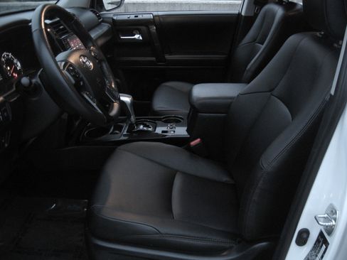 Used 2024 Toyota 4Runner TRD Off-Road Premium image 9