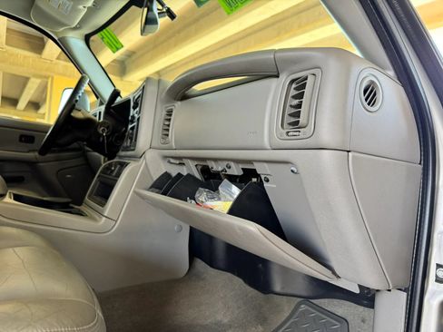 Used 2006 Chevrolet Silverado 2500 LT RWD image 28