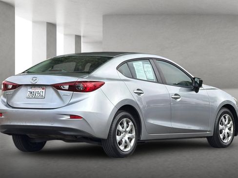 Used 2015 MAZDA MAZDA3 i SV FWD image 4