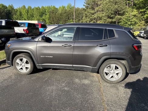 Used 2022 Jeep Compass Latitude w/ Sun and Sound Group FWD image 13