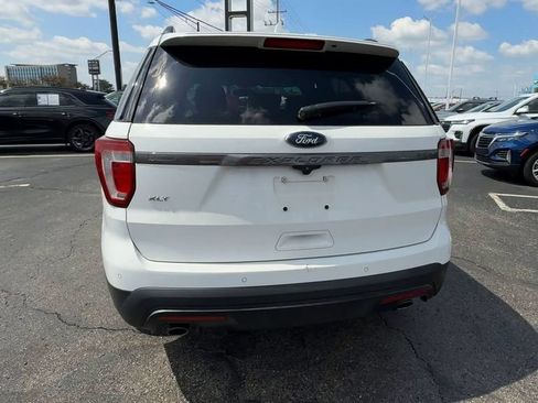 Used 2017 Ford Explorer XLT w/ Equipment Group 202A FWD image 7