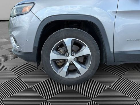 Used 2019 Jeep Cherokee Limited w/ Luxury Group AWD/4WD image 9