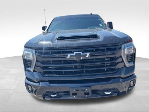 Used 2025 Chevrolet Silverado 3500 High Country w/ Midnight Edition AWD/4WD image 3