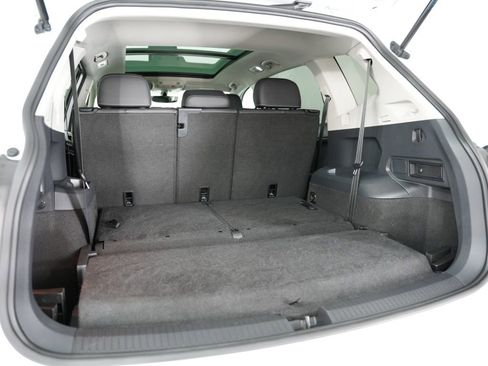 Used 2021 Volkswagen Tiguan SE w/ Panoramic Sunroof Package FWD image 29