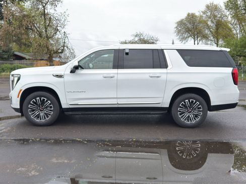 Used 2025 GMC Yukon XL Elevation w/ Elevation Premium Package AWD/4WD image 21