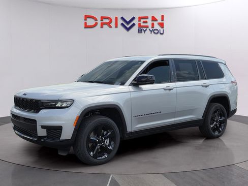 New 2025 Jeep Grand Cherokee L Altitude image 1