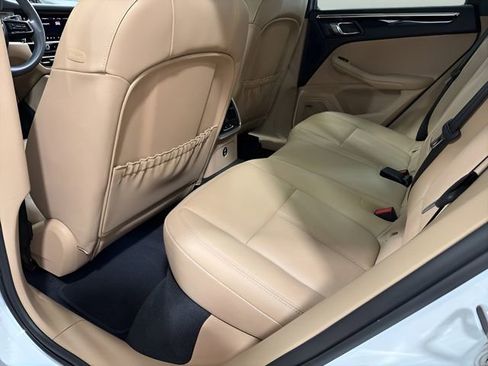 Used 2025 Porsche Macan AWD/4WD image 32