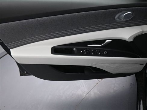 New 2026 Hyundai Elantra Limited image 10