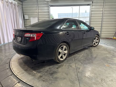 Used 2014 Toyota Camry SE image 4