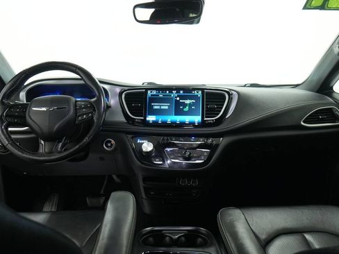 Used 2021 Chrysler Pacifica Touring-L w/ Uconnect Theater Family Group AWD/4WD image 35