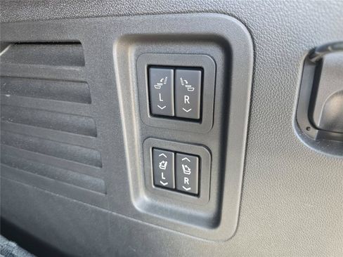 Used 2025 Buick Enclave Sport Touring w/ Power Package FWD image 13