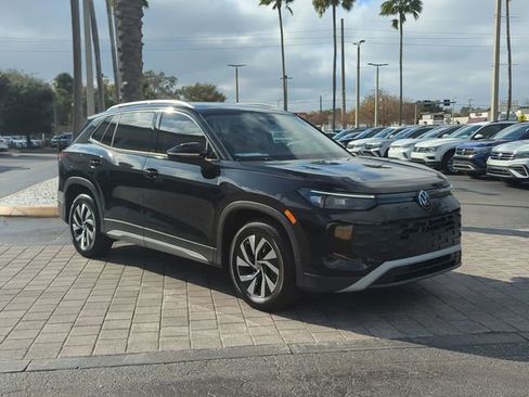 Certified 2025 Volkswagen Tiguan S image 2