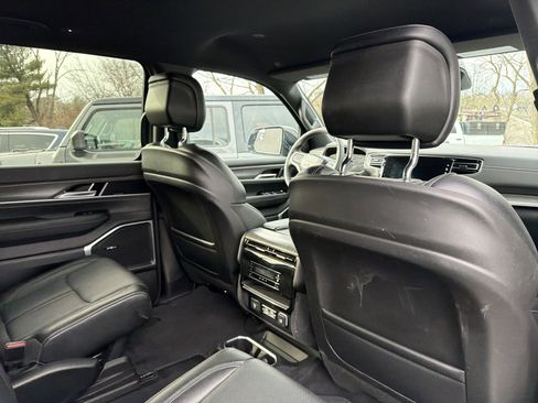 Certified 2024 Jeep Wagoneer Series III image 10