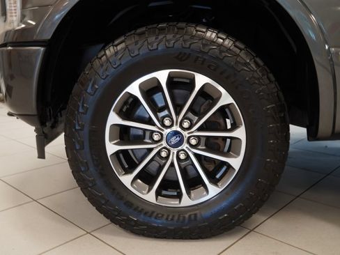 Used 2019 Ford F150 Lariat w/ Equipment Group 502A Luxury AWD/4WD image 15