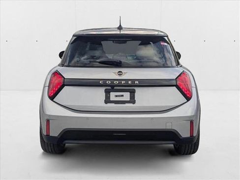 Used 2025 MINI Cooper 2-Door Hardtop FWD image 8