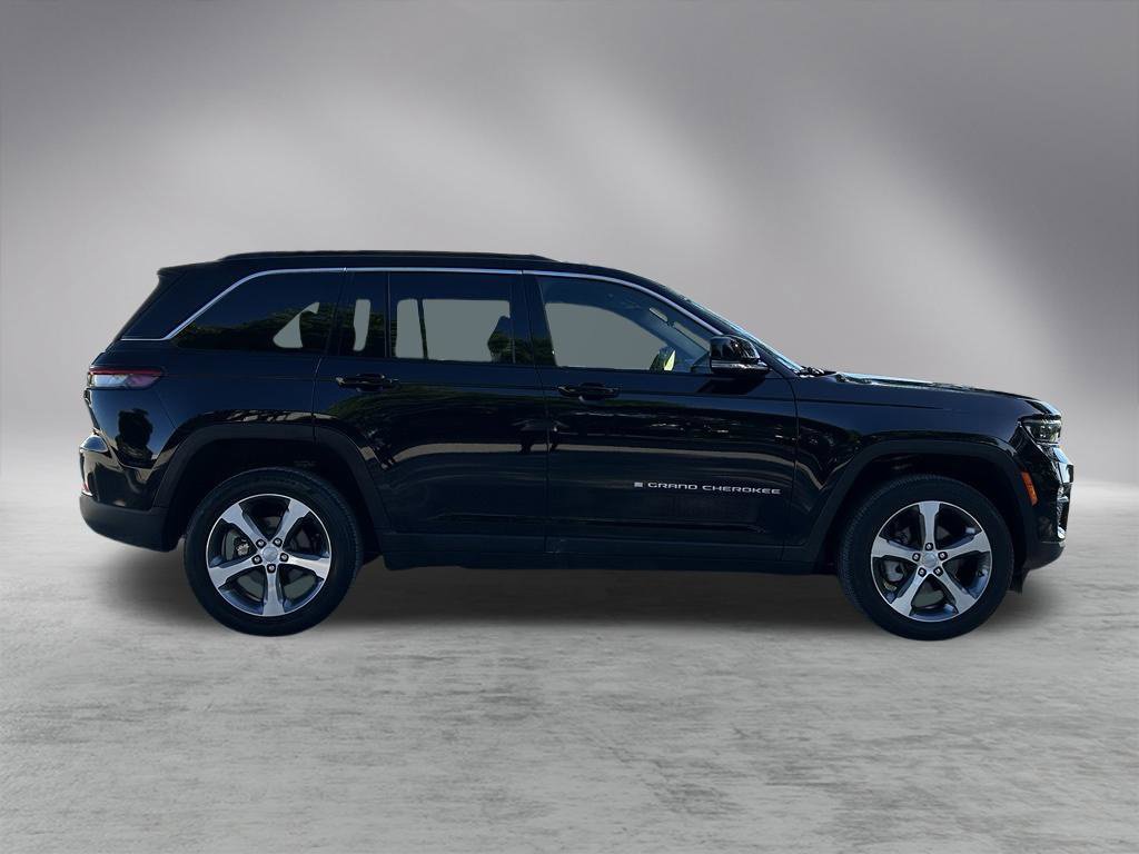Certified 2025 Jeep Grand Cherokee Limited RWD image 4