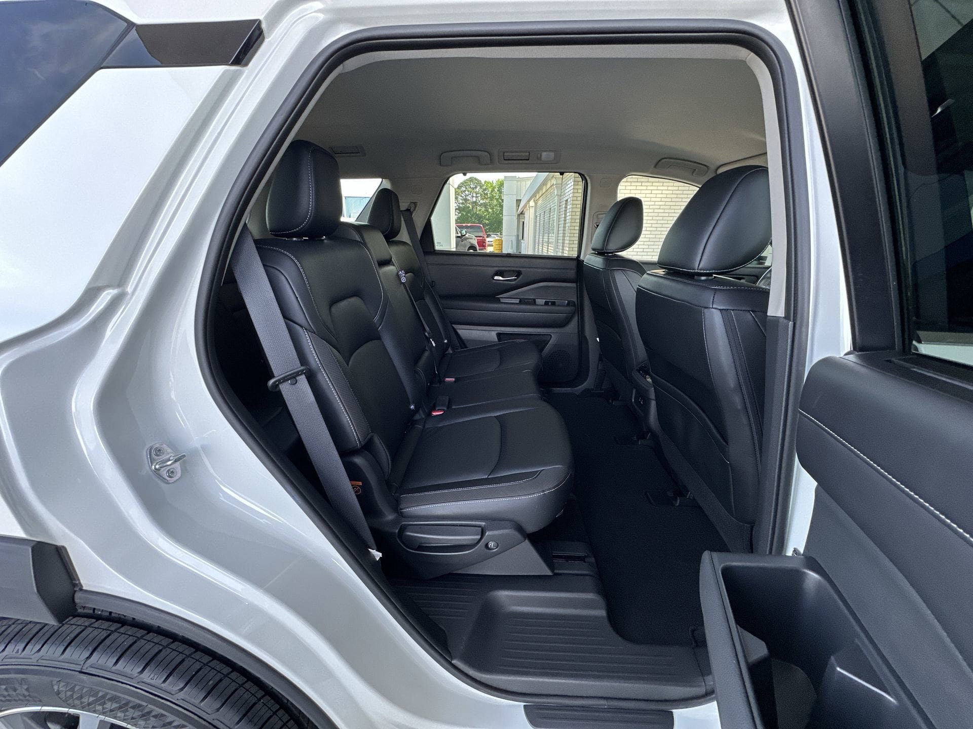 Used 2023 Nissan Pathfinder SL AWD/4WD image 26
