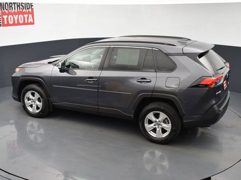 Used 2020 Toyota RAV4 XLE image 18