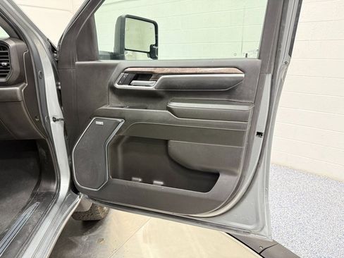 Used 2025 Chevrolet Silverado 2500 LTZ w/ LTZ Convenience Package image 25