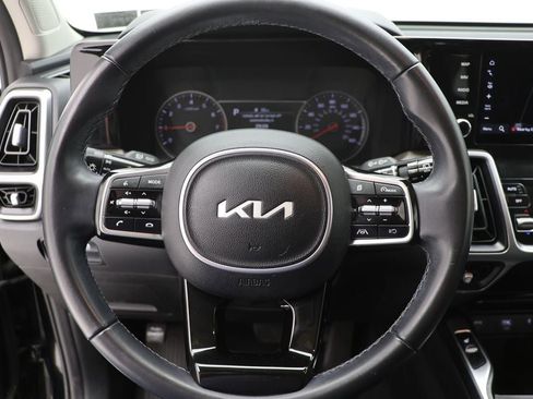 Used 2023 Kia Sorento S image 17