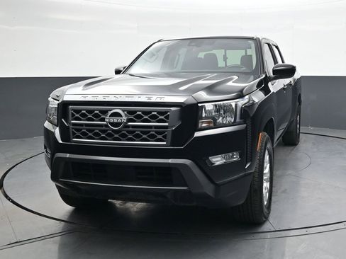 Used 2024 Nissan Frontier SV image 9