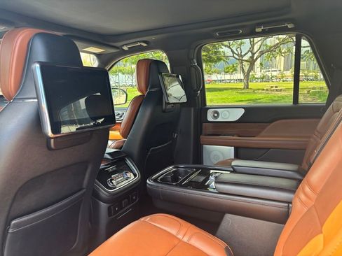 Used 2019 Lincoln Navigator Reserve w/ Cargo Package AWD/4WD image 11
