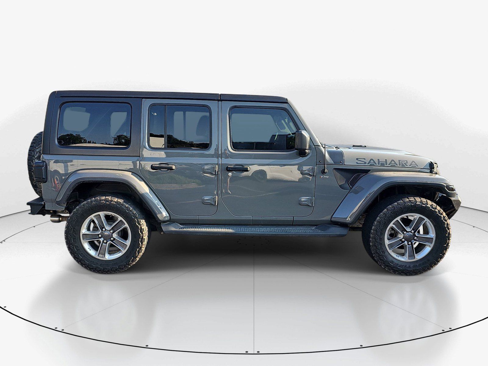 Used 2018 Jeep Wrangler Unlimited Sahara AWD/4WD image 2