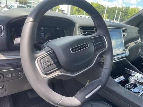 Used 2022 Jeep Wagoneer Series III w/ Premium Group I AWD/4WD image 17
