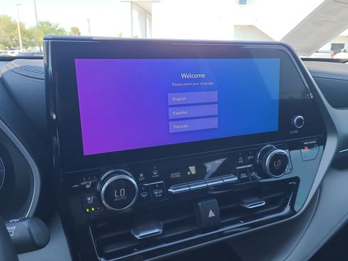 Used 2023 Toyota Highlander Limited image 29