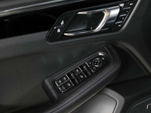 Certified 2026 Porsche Macan AWD/4WD image 31