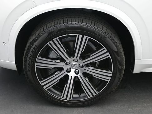 Certified 2024 Volvo XC90 B6 Ultimate w/ Lounge Package AWD/4WD image 4