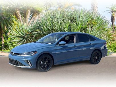 New 2025 Volkswagen Jetta SE w/ Sunroof Package