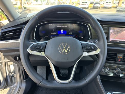 Used 2024 Volkswagen Jetta SE w/ Panoramic Sunroof Package image 26