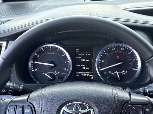Used 2019 Toyota Highlander XLE AWD/4WD image 17