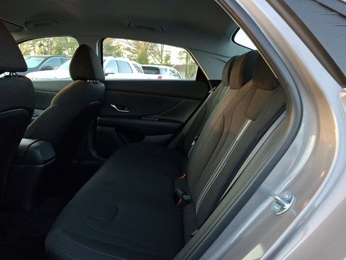 Used 2023 Hyundai Elantra SEL image 10