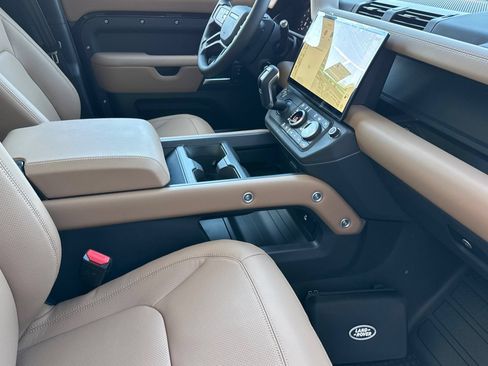 New 2026 Land Rover Defender 110 X-Dynamic SE AWD/4WD image 16