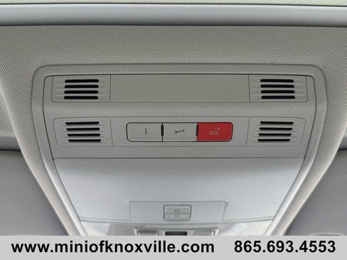 Used 2018 Volkswagen Tiguan SEL Premium image 25