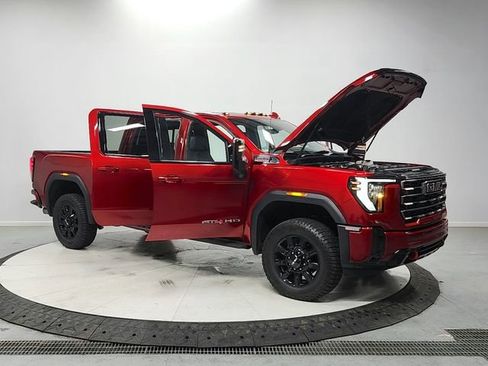 Used 2025 GMC Sierra 2500 AT4 w/ AT4 Premium Plus Package AWD/4WD image 9