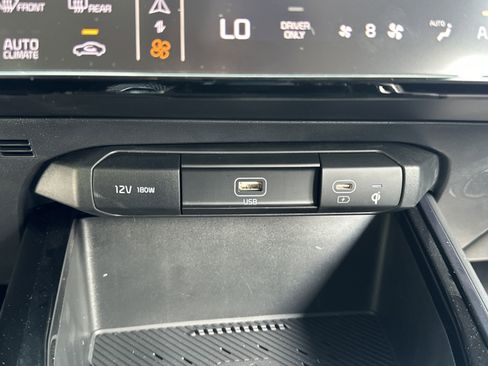 Certified 2025 Kia Niro EX FWD image 13