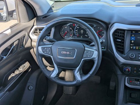 Used 2023 GMC Acadia SLT w/ Technology Package image 16