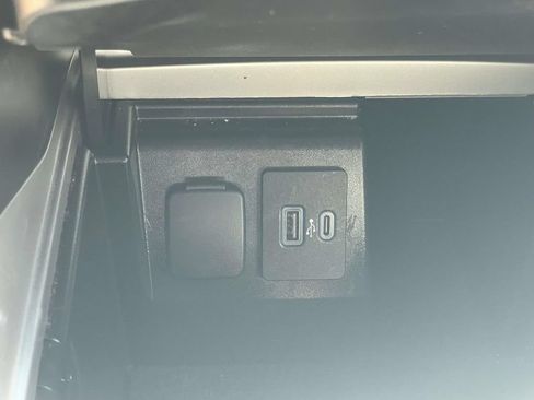 Used 2023 Ford Explorer XLT w/ Equipment Group 202A RWD image 18