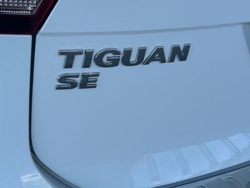 Used 2021 Volkswagen Tiguan SE R-Line image 20