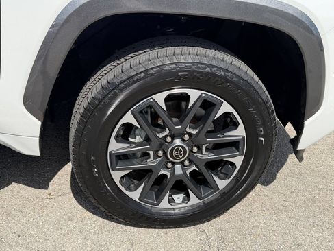 Used 2023 Toyota Tundra Limited AWD/4WD image 19