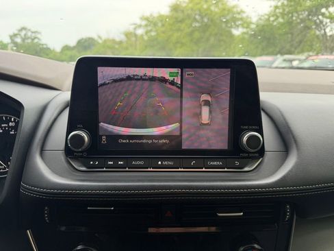 Used 2021 Nissan Rogue SV FWD image 17
