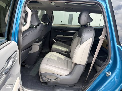 Used 2024 Kia EV9 Land AWD/4WD image 12