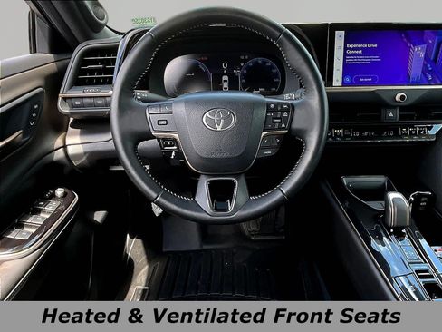 Used 2025 Toyota Crown AWD/4WD image 8