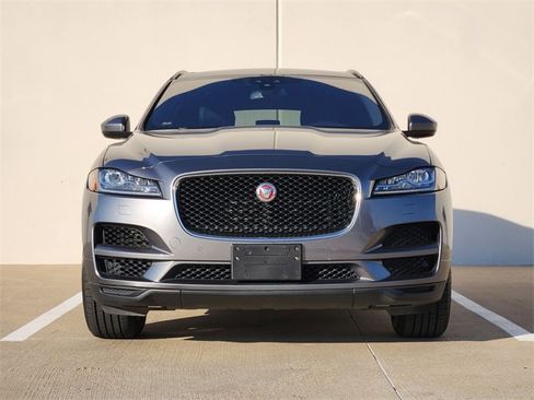 Used 2018 Jaguar F-PACE Prestige image 2